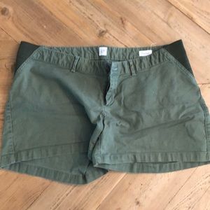 Gap maternity short